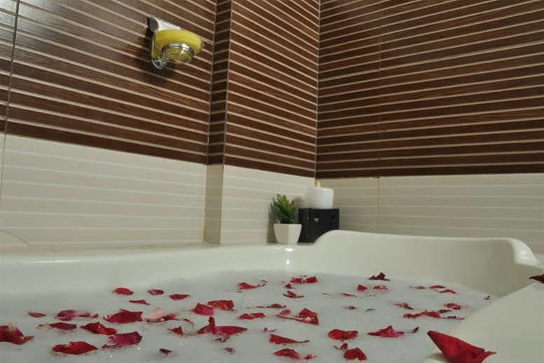 Moments Hotel Kalkutta Kültér fotó